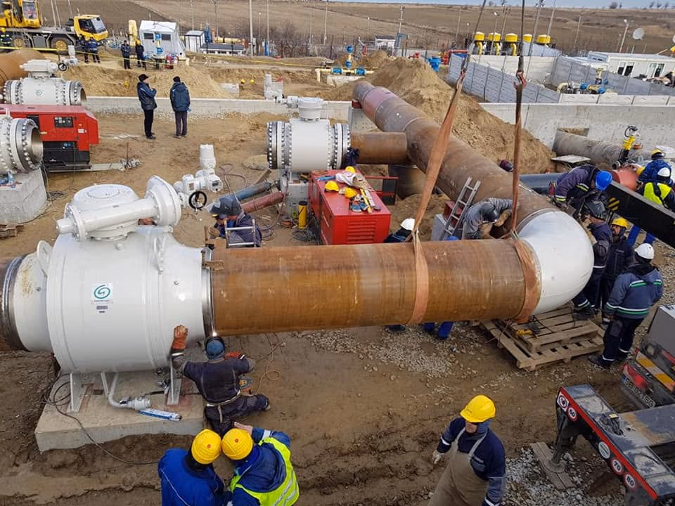 Turbine, baterii, senzori inteligenți
